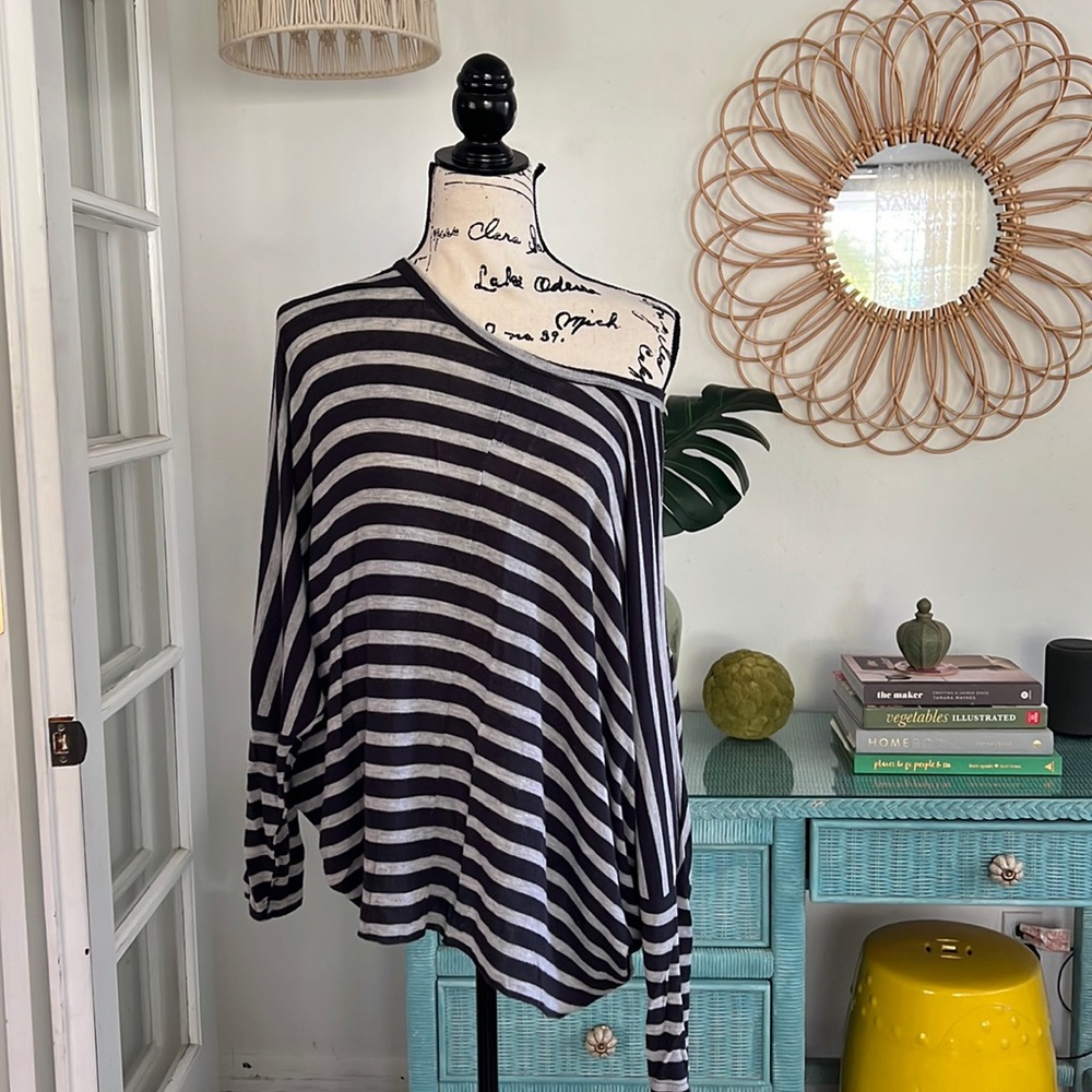 Oversized long sleeves urban top